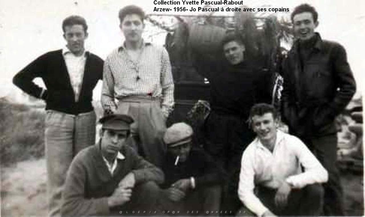 Oran SDV- 4858- ARZEW Jo PASCUAL heureux a droite et ses amis.jpg